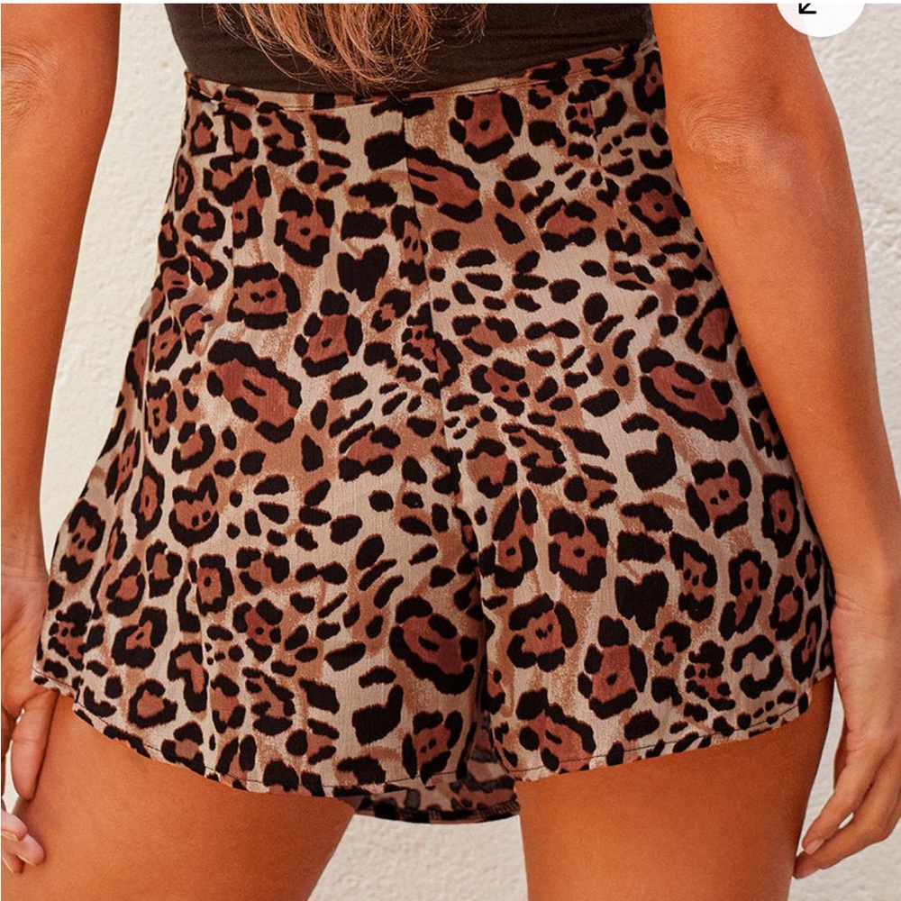 Lulus Free To Be Wild Beige Leopard Print Tie-front Skort - Size M - Picture 4 of 4